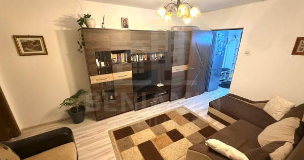 3 camere semidecomandat etaj 3 mobilat utilat - Valea Ros...