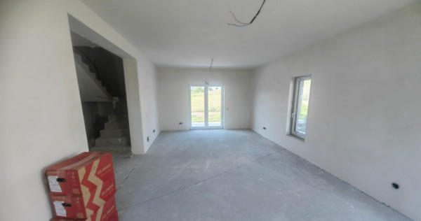 Casa cu 4 camere, in zona Chinteni