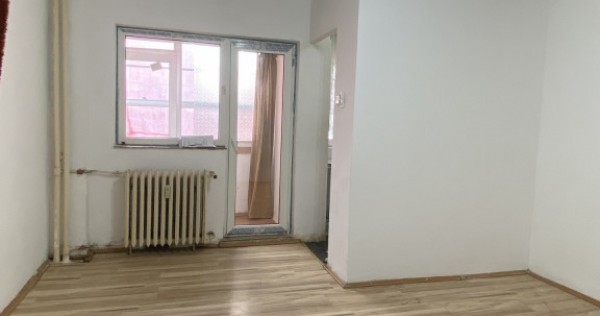 Dristor, LIDL, an 1987, garsoniera la parter, cu balcon