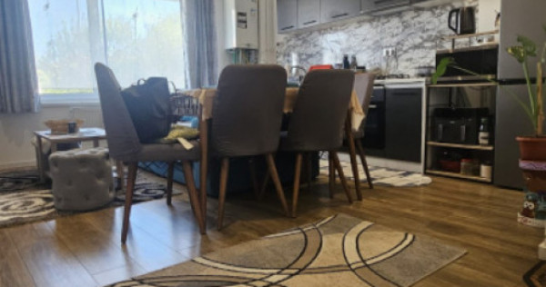 Vand apartament 46mp +balcon 5mp zona Teilor