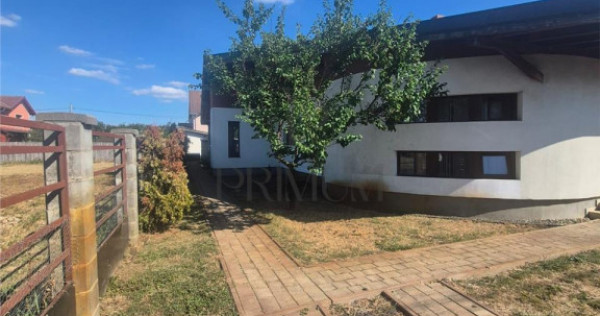 CASA INDIVIDUALA - ZONA EXCELENTA - TOATE UTILITATILE - 4 DO