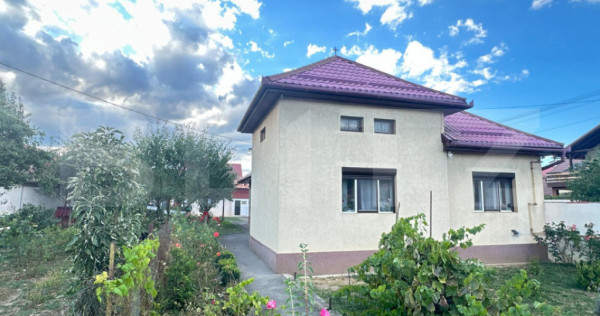 Casa cu 2 apartamente, 210 mp, teren 800 mp, zona Rasnov
