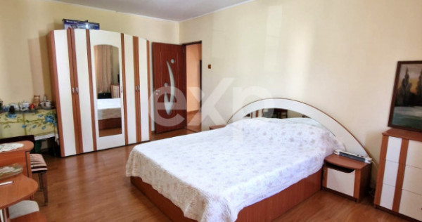 Apartament 3 camere de v&acirc;nzare &ndash;Etaj 2, Micro 12