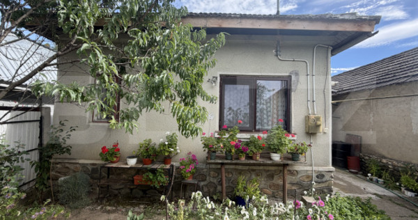 Casa, 70 mp, teren 1700 mp, zona Turcinesti