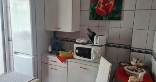 Inel 1, de vanzare apartament 3 camere, decomandat