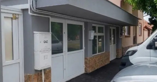 V&acirc;nd spațiu comercial 81 mp mansardabil sau etaj Oradea