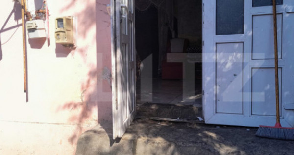 Casa de vanzare, 60 mp, zona Urisor