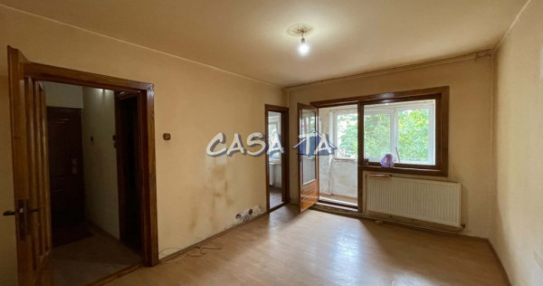 Garsoniera Confort 1, Etaj 1, Strada Comuna din Paris - Targ