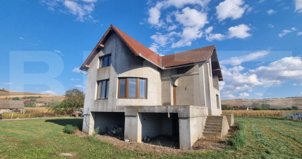 Casa cu 5 camere, 320.47 mp, zona Boldut