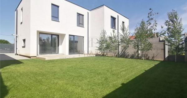 DUPLEX IN ZONA CENTRALA - ASFALT - GATA DE MUTAT