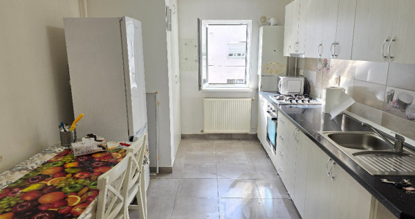 Inchiriez apartament 4 camere decomandat, Deva zona Liliacului, etaj 2