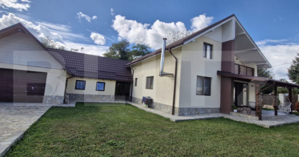 Casă cu priveliște, multă verdeață și spații generoas