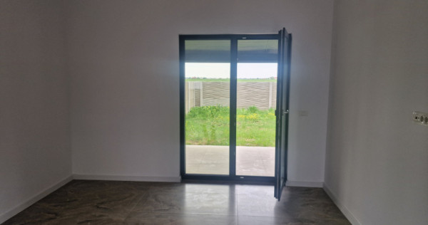 Duplex de vanzare cu 3 camere - zona Mosnita Noua