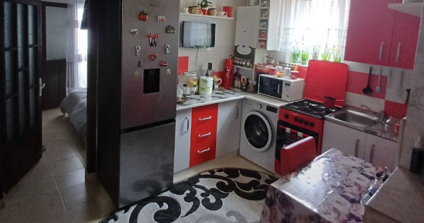 Apartament 2 camere decomandat, zona centrala.
