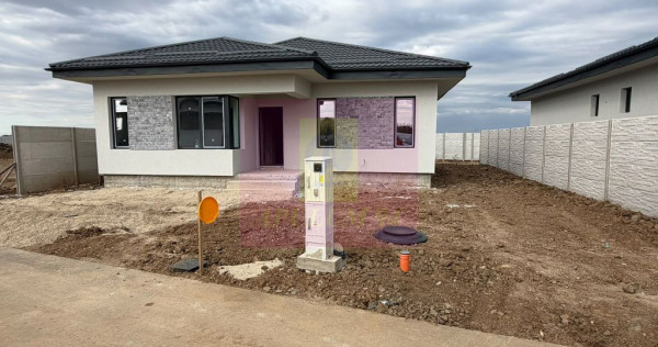 Casă noua 4 camere, apă, canalizare, gaze, asfalt, Dragomiresti Vale