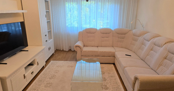 Inchiriez apartament 3 camere decomandat in Deva, I. Creanga, parter