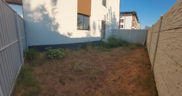 Apartament 50 mp cu curte proprie-40 mp, mutare imediata