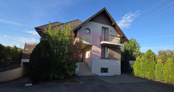 Vila cu 5 camere de &icirc;nchiriat &icirc;n C&acirc;mpina