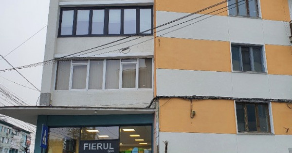 Proprietar,vand apartament 2 camere 40 mp in Piata Mihai Viteazul