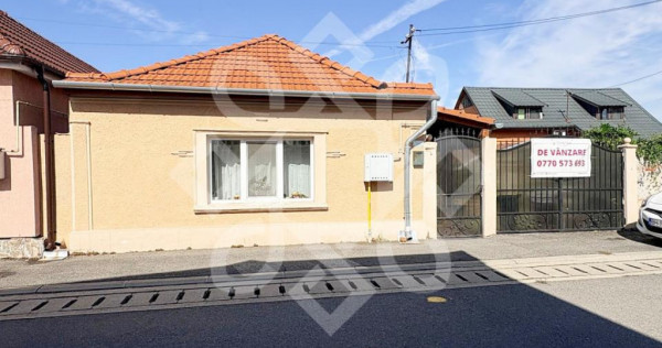 Proprietate cu 2 case de vanzare in cartier Nufarul, Oradea