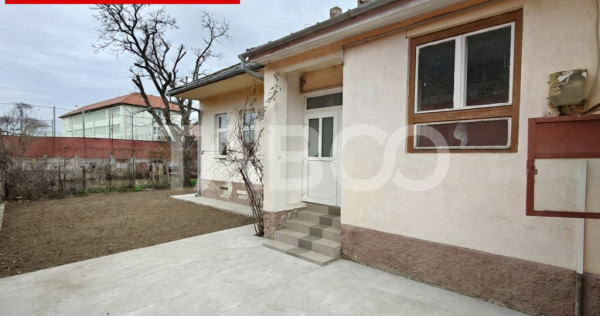 Spatiu de inchiriat in curte proprie - zona Lupeni - Comisio