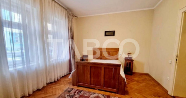 Apartament de vanzare 2 camere 2 bai 2 pivnite Centrul Istor