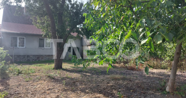 Casa si curte individuala 2 corpuri de casa separate 4 camer