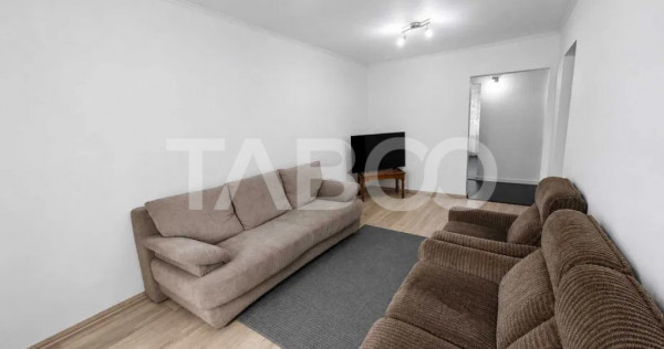Apartament de vanzare cu 3 camere izolat renovat cu boxa in