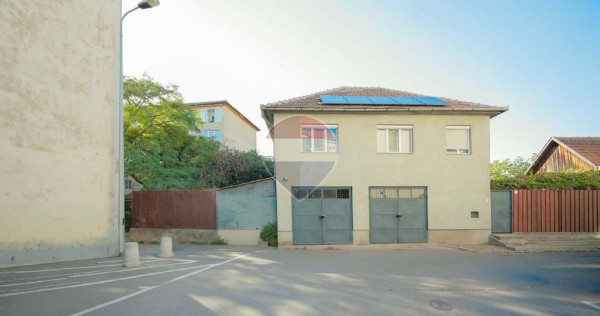 De v&acirc;nzare casă cu 5 camere, &icirc;n zona Velența
