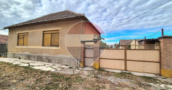Casă cu teren de 2.210 mp de v&acirc;nzare &icirc;n Turnu