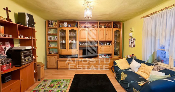 Casa la curte comuna cu 2 familii | 80mp utili | 350 teren | Sagului