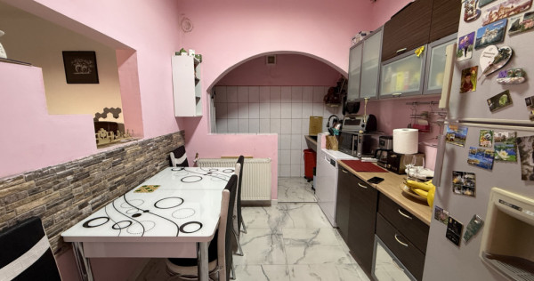 Apartament la curte comuna, 70 mp utili, parter + mansarda -
