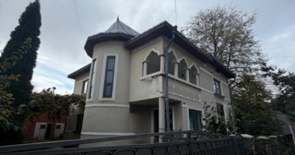 Casă de v&acirc;nzare, 208 mp, zona Centrală