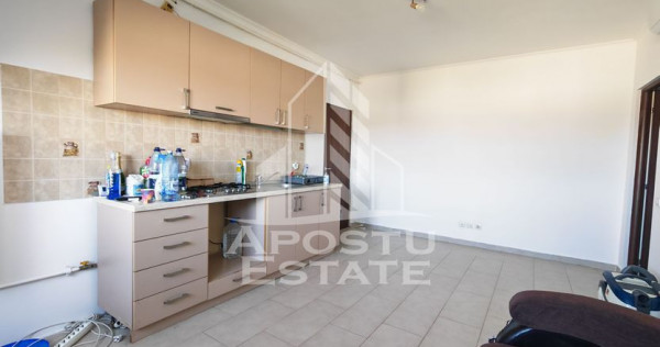 Apartament cu 2 camere de vanzare, centrala proprie, zona Lipovei