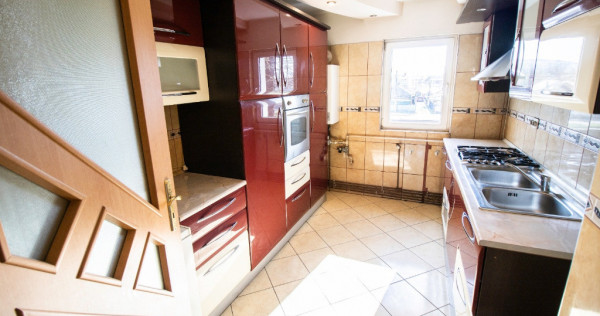 Apartament trei camere, etaj 1, 76mp, liber, Garofitei