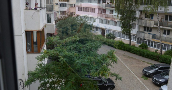 Apartament cu 4 camere de vânzare în zona George Enescu