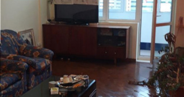 Apartament 3 camere decomandat deasupra magazin Bucur Obor