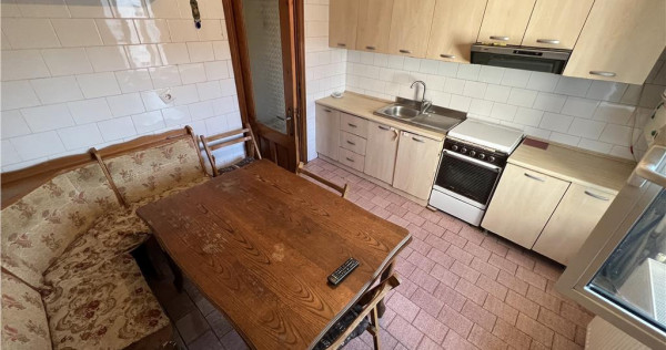 Apartament 4 camere, 100 mp, etaj 3, zona Longinescu