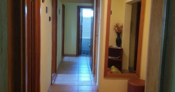 Apartament cu 3 camere in zona CIRESICA