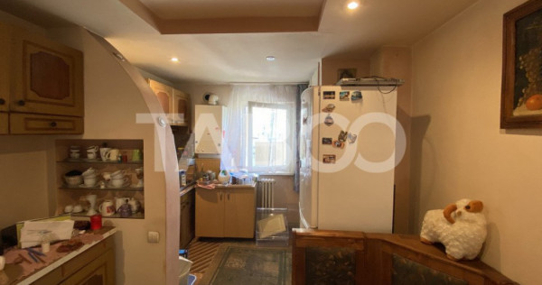 Apartament 4 camere 80 mp loc de parcare boxa zona Cetate Al