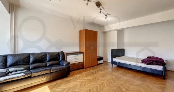 Apartament 4 camere decomandat, 2 bai, balcon, Piata Cipariu