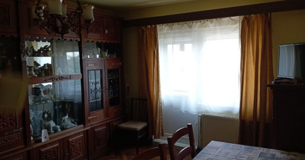 Inchiriez apartament 3 camere zona Garii - ID : RH-41003-property