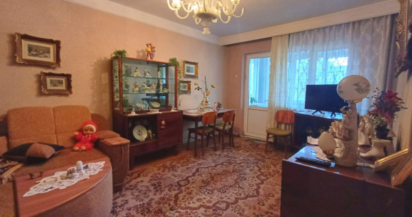 Apartament 3 camere decomandat - etajul 2 - Podu Roș