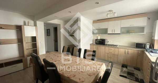 Apartament 5 camere zona Calea Moldovei