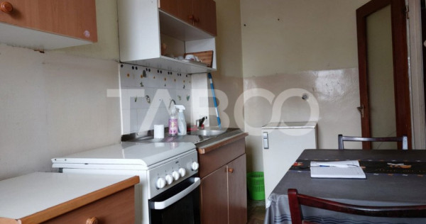 Apartament 3 camere etaj 2 balcon pivnita Piata Noua Cisnadi