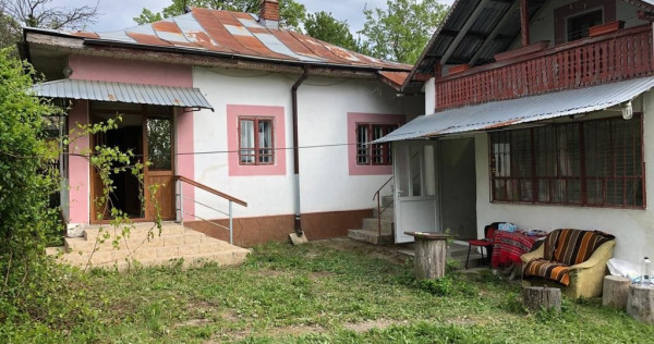 Casa Optasani, comuna Spineni