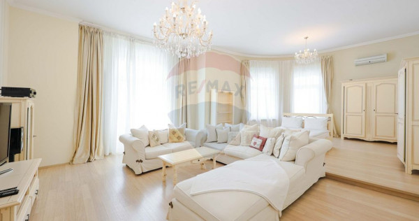 Apartament cu 2 camere de &icirc;nchiriat cu priveliște spre Piața Unirii