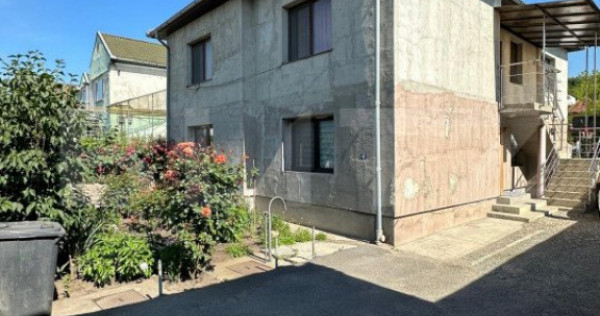 Două apartamente la casă, teren 250 mp, grădină, garaj,