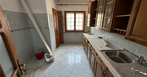 Apartament 3 camere , etaj 1, zona Brailei, suprafata totala