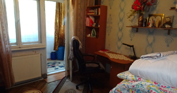 Vand apartament 3 camere decomandat in Deva, Minerului, hol central